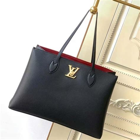 Products by Louis Vuitton: Lockme Shopper Bag